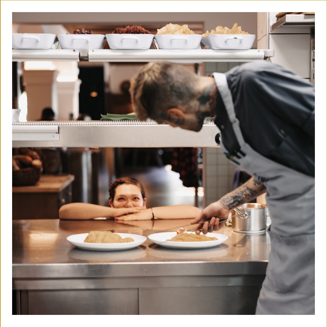Weil Essen & unser Marthabräu-Team glücklich macht! ❤️ 
Mit viel Freude, Humor & Spaß an der Arbeit serviert Dir die Marthabräu Family nicht nur die feinsten kulinarischen Gerichte, sondern versüßt jeden Gast den Alltag! 
Wir sind froh, dass die Mitarbeiter in unseren Betrieben mit sehr viel Herzlichkeit & Leidenschaft dabei sind & unser Mahavi Family Feeling an den Gast bringen! 
#mahavi #mahavigroup #gemeinsamstark #family #ffb #bruck #fuerstenfeldbruck #heimat #love#happy #gastro #gastronomie #event#festival #locations #good #work #nice #smile #wecomebackstronger #team#teamwork #job #lovely #motivation #teamstärke #teamzusammenhalt #marthabräu #teamspirit #dreamwork